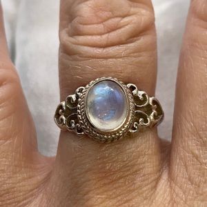 SS 925 & Moonstone vintage style ring.